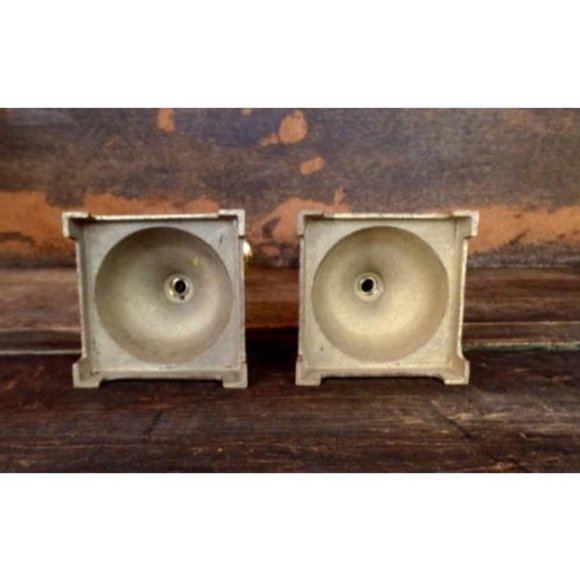 Vintage brass distressed / tarnished pillar spindle candlesticks - Picture 10 of 10